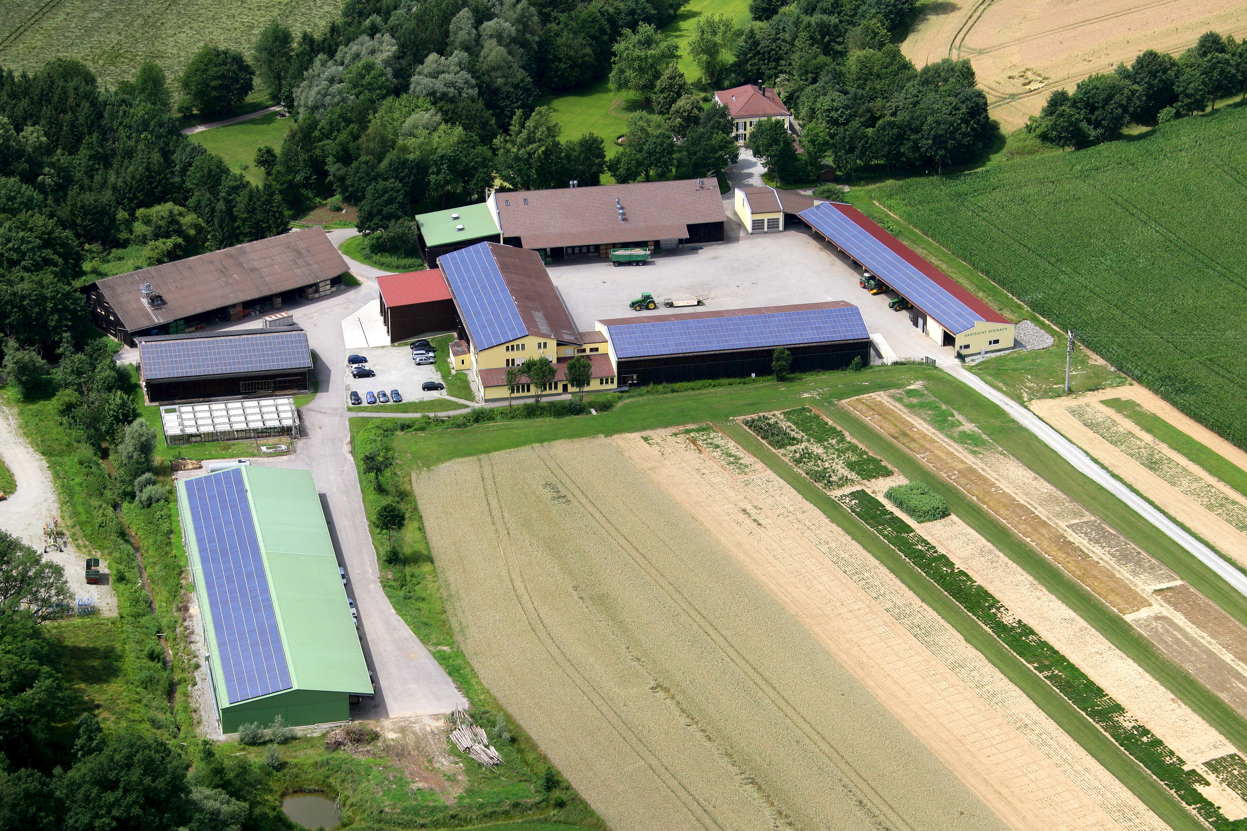 Luftbildaufnahme der Betriebsgebäude der Saatzucht Steinach